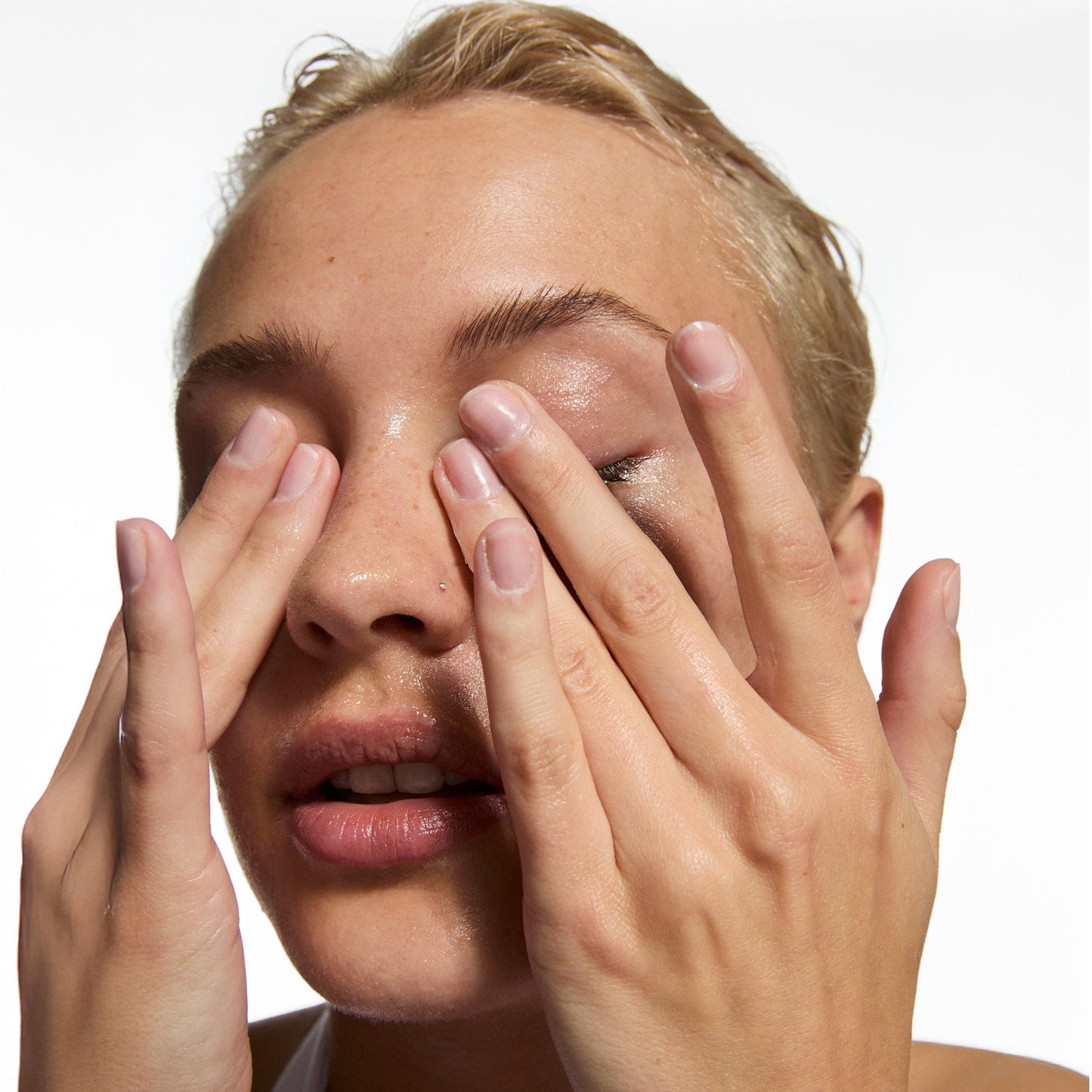the-bestselling-intro-to-great-skin-w8 MysteryBundle_Model_2000x2000_8c068f88-8954-45a2-bafe-e122a0319042.jpg