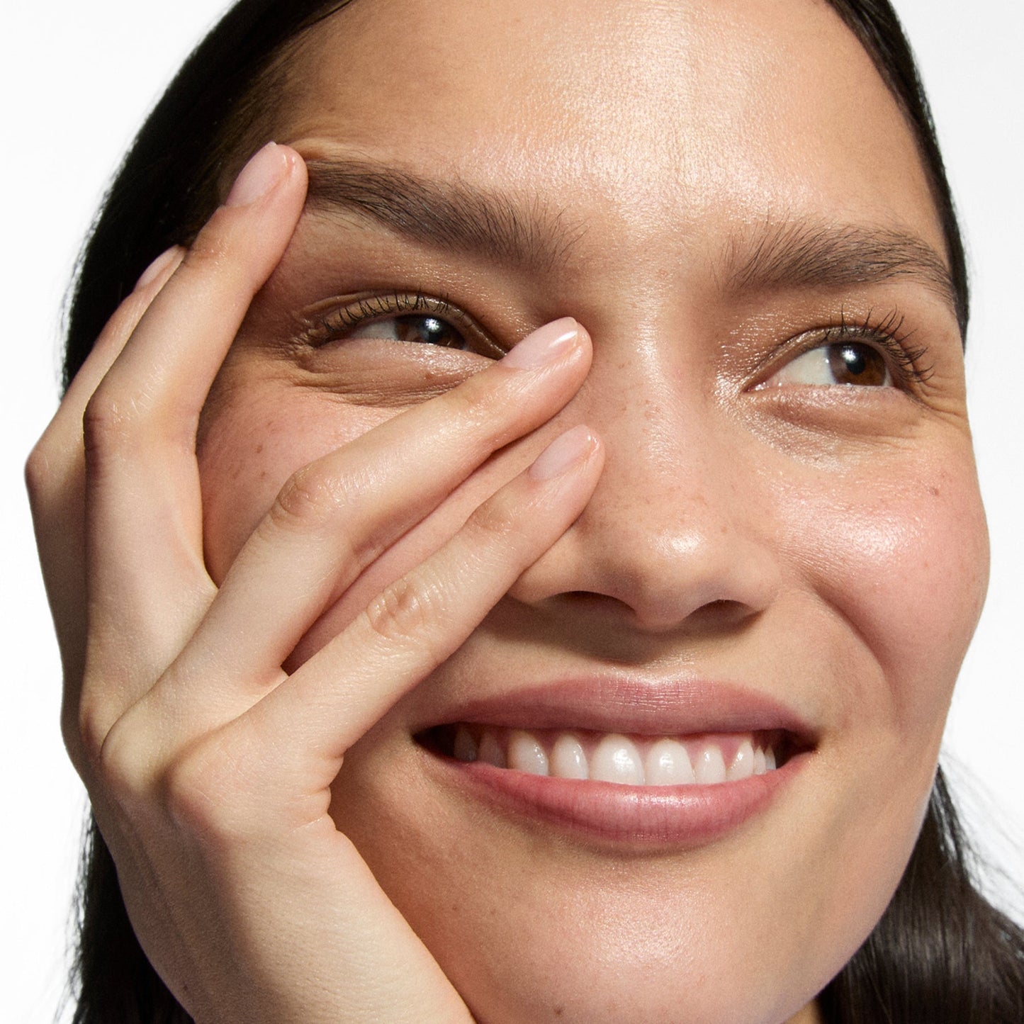hydro-surge-dewy-face-mist-q6 Omega50_Model_2000x2000-1_3445dd8f-e76c-42a0-b3ad-1d9a4cba4df0.jpg