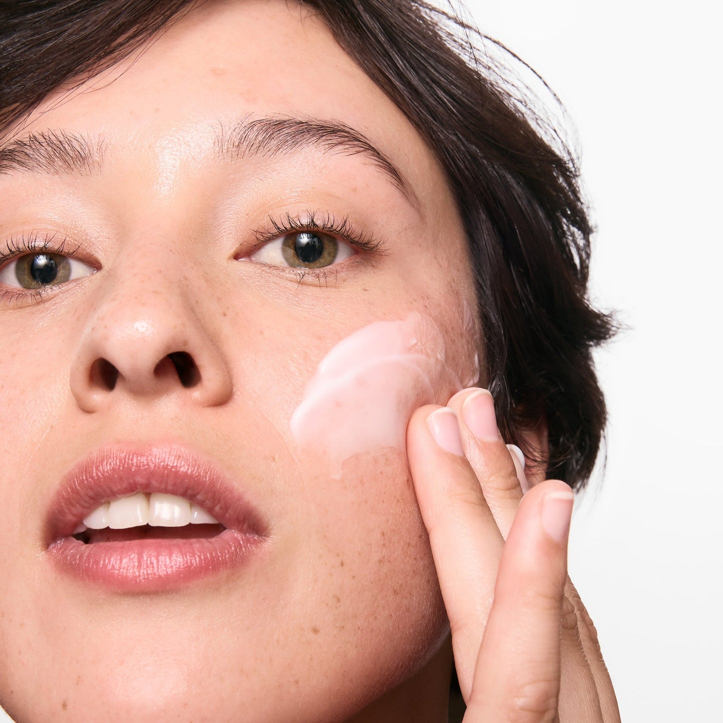 hydrating-cleanser-and-oil-free-moisturizer-duo-d2 01_LYDIA_12_APPLICATION_OMEGA_SUPERSIZE_036_1_8483aad9-c9a3-46f0-b735-539c739306ac.jpg