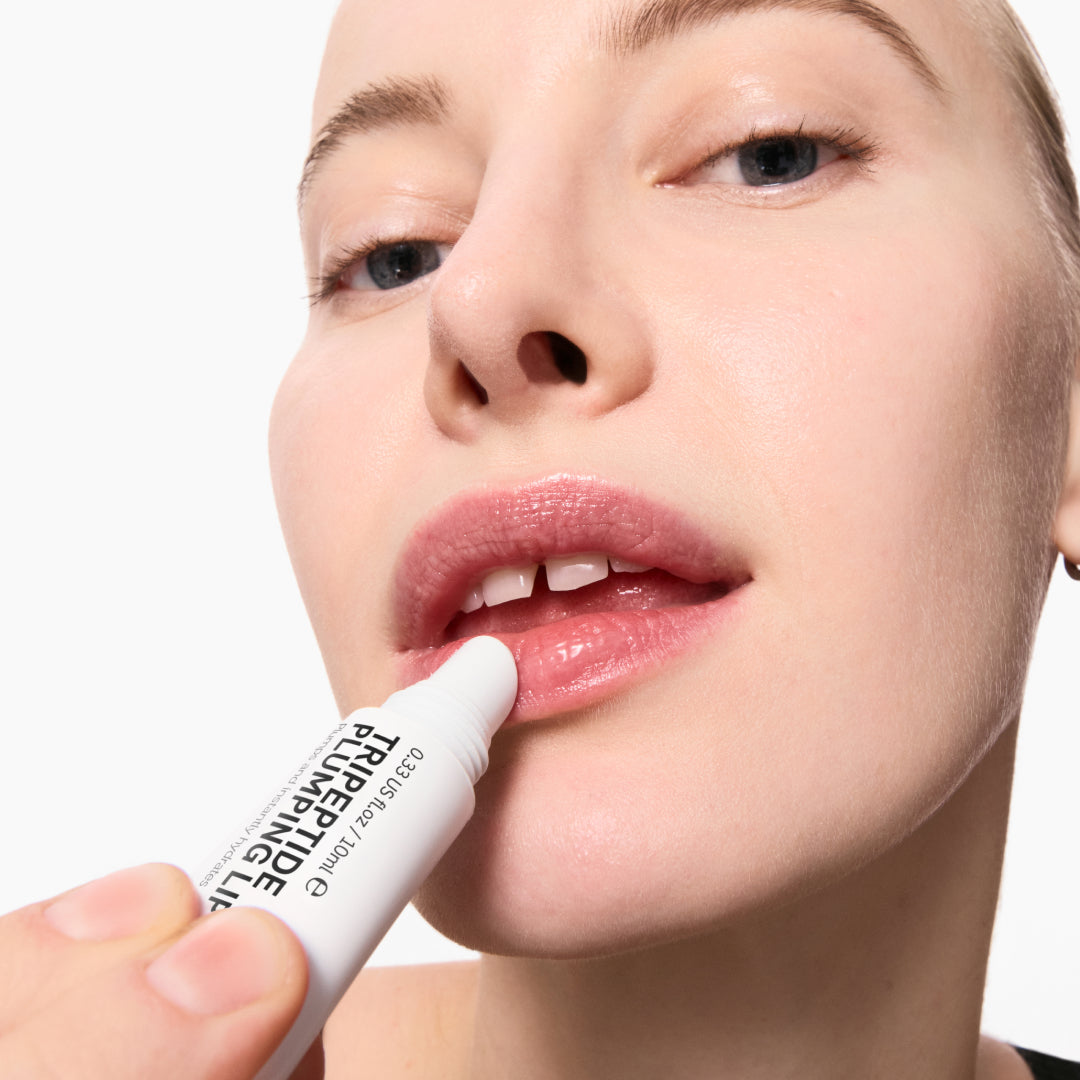 tripeptide-plumping-lip-balm-d5 Model01_270e8b98-a2ed-4742-b111-d25555f44100.jpg