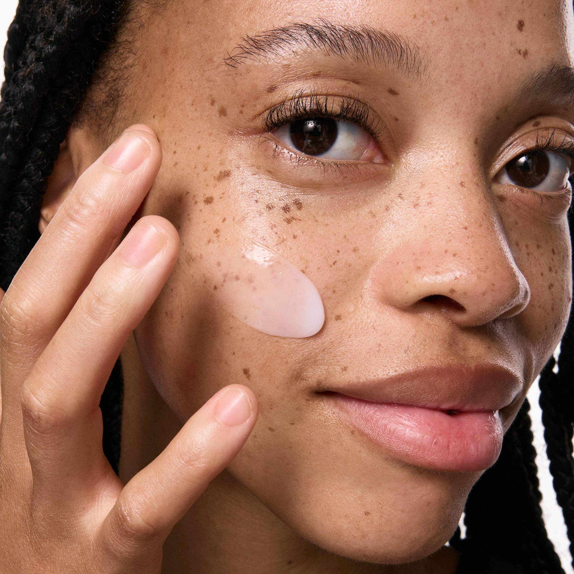 vitamin-b-c-and-e-moisturizer-u3 VitBC_E_ModelGoopMacro_2000x2000_bc64d363-139d-4699-88a9-2e0b1942763a.jpg